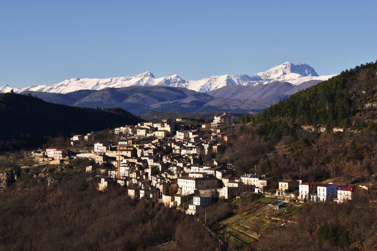 Palazzo Camelot, 19 Via Nazionale Apartment San Demetrio ne' Vestini Exterior foto